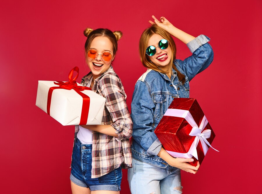 Ilumina las Fiestas: Las Ventajas de regalar gafas de sol de marca en Navidad